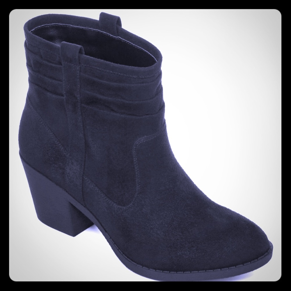 NWT Black booties size 9M